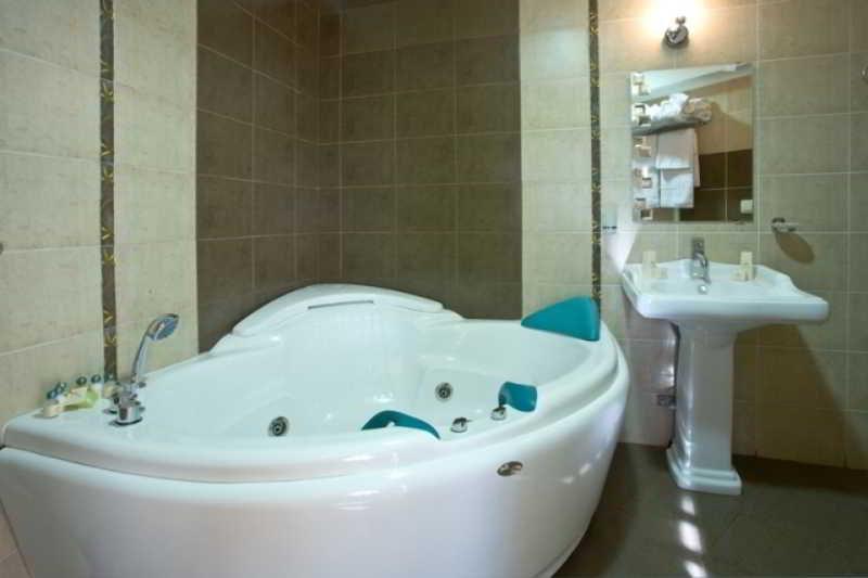 Hotel Chinar خيساريا المظهر الخارجي الصورة